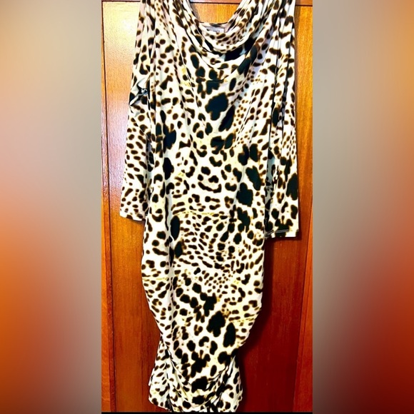 New J Lo Leopard Print Sexy fitting Dress. Never worn but the tags were removed - Picture 3 of 3